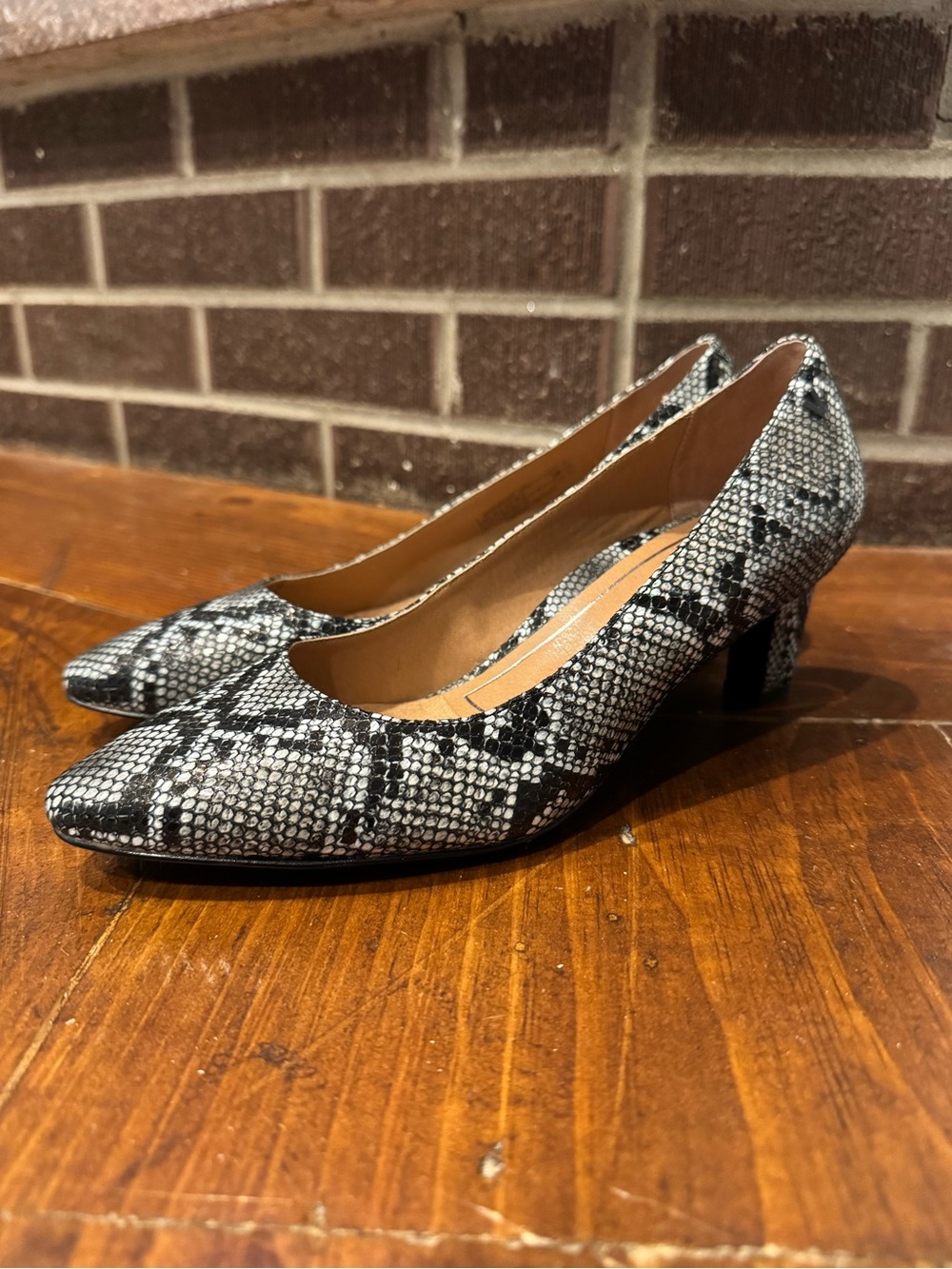 Vionic Mia Snake Pumps Women’s Slip On Heels- size 6.5